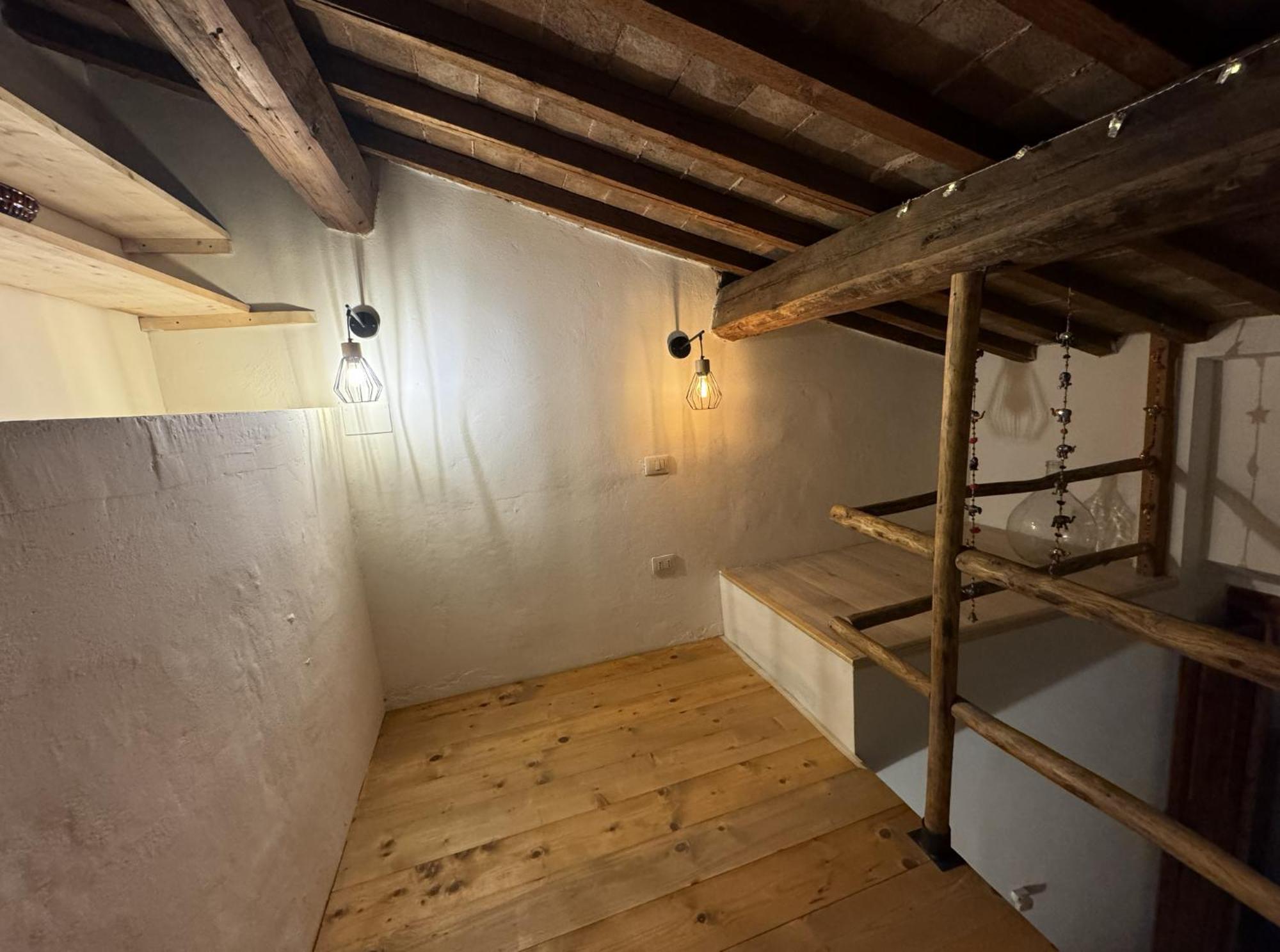 Rustico Monolocale Soppalcato A Apartamento